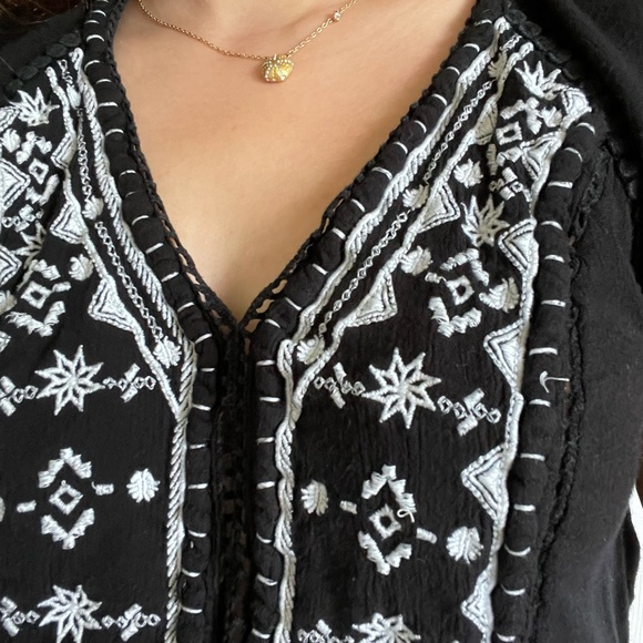 Lord + Taylor black embroidered shirt - Picture 4 of 4